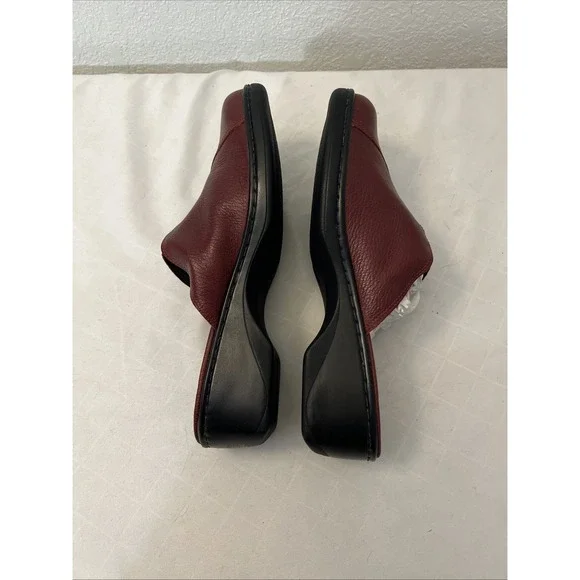 Clarks‎ Clogs Womens 11 Maroon Red Slip On Mule Soft Cushion Leather Comfort - Picture 3 of 9